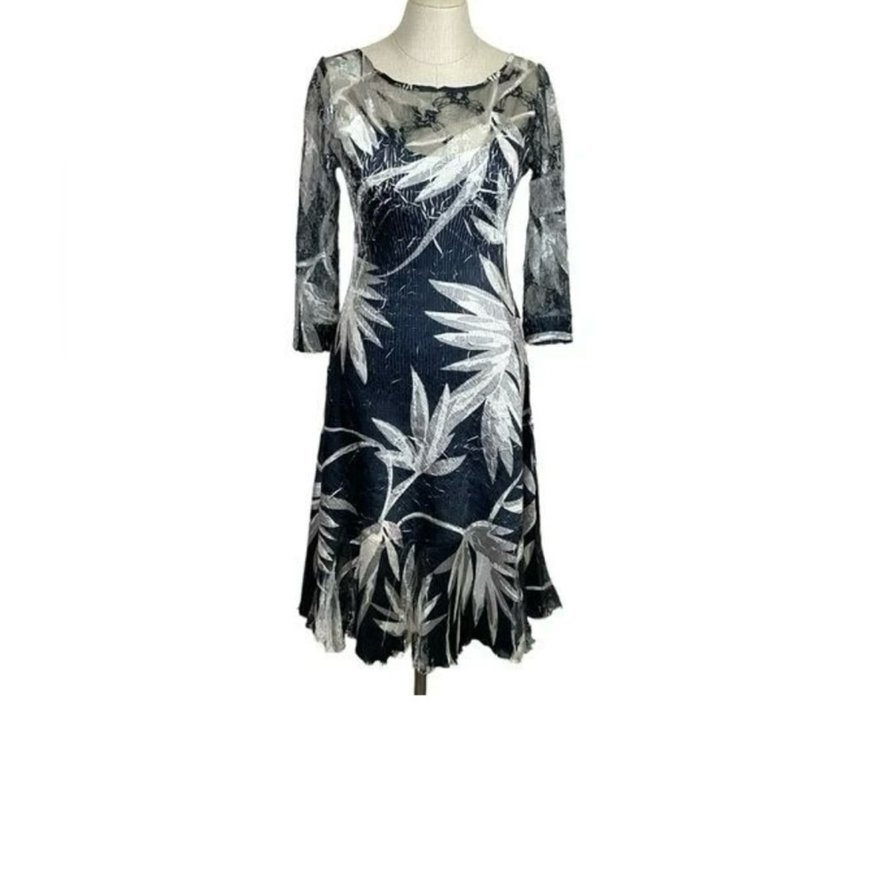 Komarov Illusion
Charmeuse Midi Dress Lace Sleeve Women's Small Tropical Palm